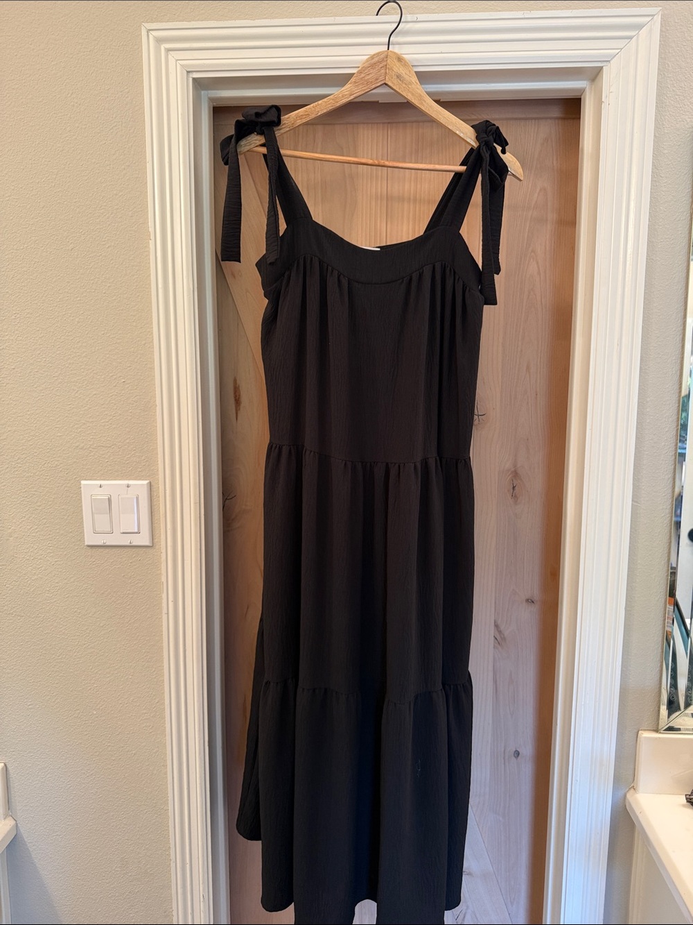 Carly Jean Los Angeles Black Maxi Tie-Shoulder Dress